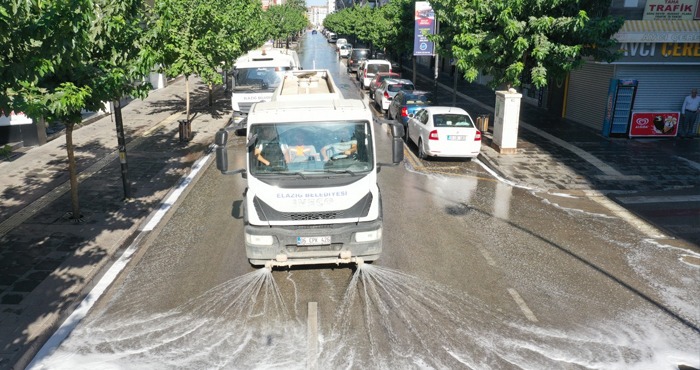 Elazığ Belediyesi Kent Genelinde Temizlik Çalışmalarını Sürdürüyor