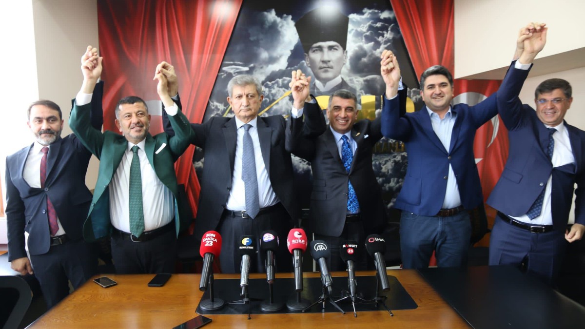 Ali Özcan, CHP için bağımsız adaylıktan çekildi 