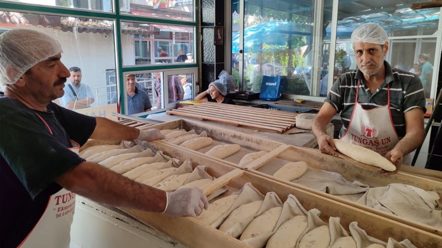 Türkiye'nin En Uygun Fiyatlı Ekmeği Pertek'te Satılıyor
