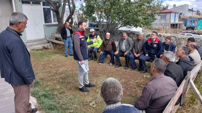 Kars’ta “Cuma Buluşmaları” devam ediyor: Üreticilere tarımsal bilgilendirme