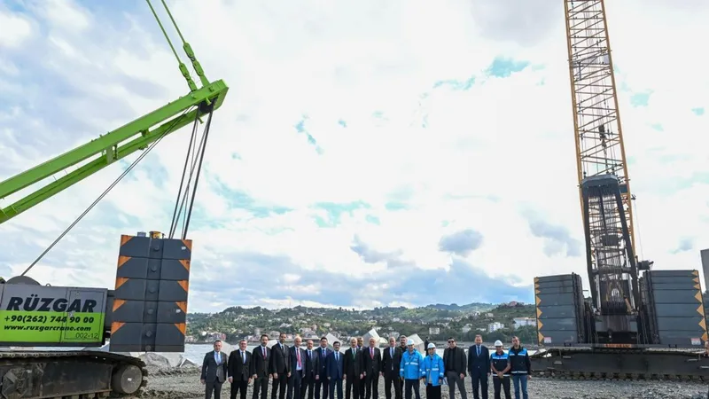Bakan Uraloğlu, İyidere Lojistik Limanı’nı yerinde inceledi