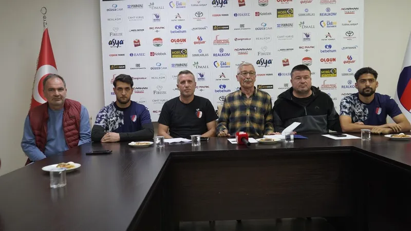 Düzcespor her hafta salı günü basının karşısına çıkıyor