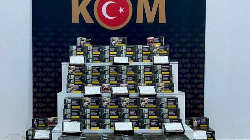 Kars’ta 36 plakalı bir yolcu otobüsünün bagajında 100 bin adet kaçak makaron ele geçirildi