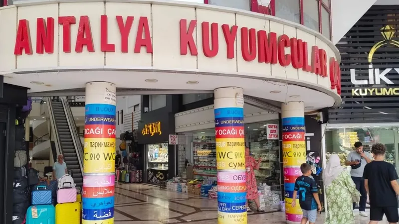 Altın fiyatları uçtu, Antalya kuyumcu çarşısı kilitlendi