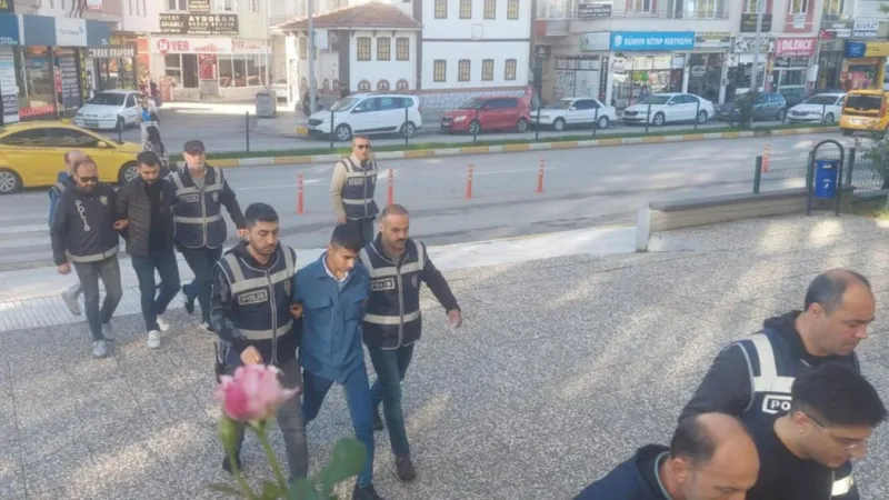 İzmir’de asayiş uygulaması: 136 şüpheli tutuklandı