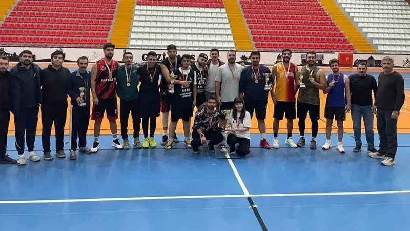 Kars’ın Kurtuluşunun 104. Yılı kapsamında Kars Cup 3x3 Basketbol Turnuvası başladı!