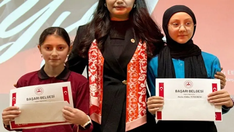 Başlık: Şalpazarı’nın İlk Kadın Kaymakamı Akpınar, öğrencilere başarı belgelerini takdim etti