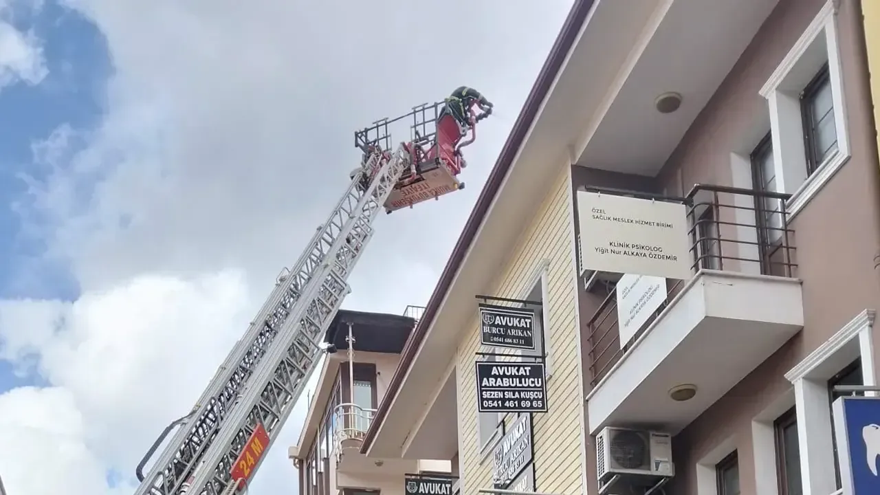 Milas’ta iş yeri bacasında çıkan yangın paniğe yol açtı