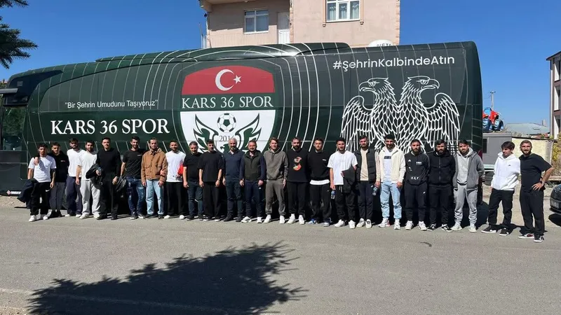 Hizmet-İş Sendikası, Kars36 Spor futbolcularını Selim Kültür Evi’nde ağırladı