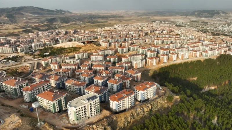 Deprem bölgesinde 350 bininci konut bugün teslim ediliyor