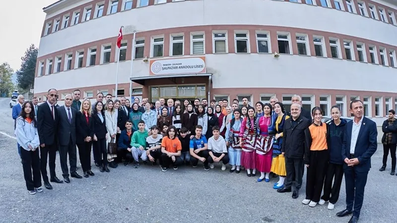Beş bin kitaplı Şalpazarı Anadolu Lisesi kütüphanesinin açılışı yapıldı