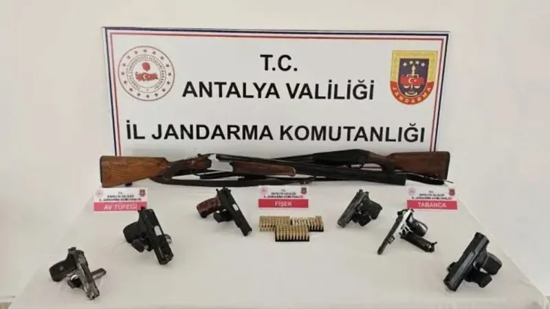 Antalya’da silah ve kaçak tütün operasyonu: Serik ve Kepez’de yakalandılar!
