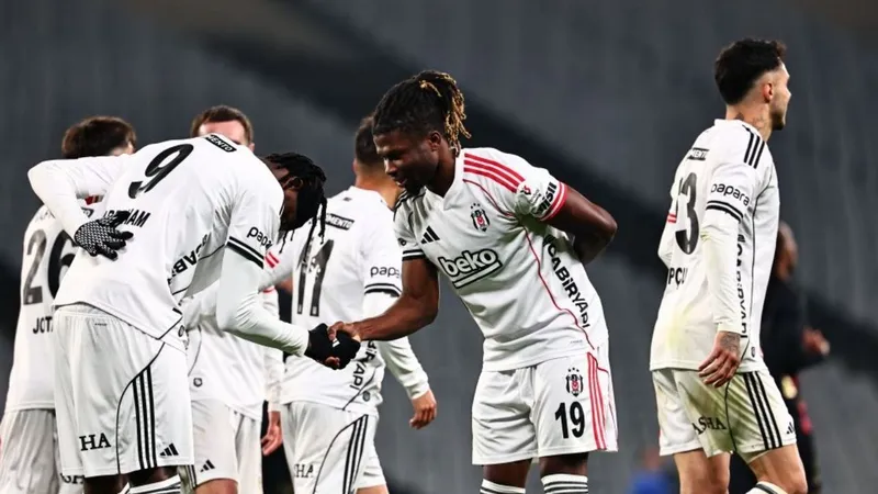 Beşiktaş, Fatih Karagümrük deplasmanından 3 puanı iki golle aldı