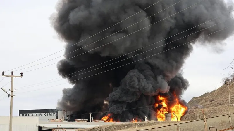 Kırıkkale OSB’de kimyasal fabrikada büyük yangın