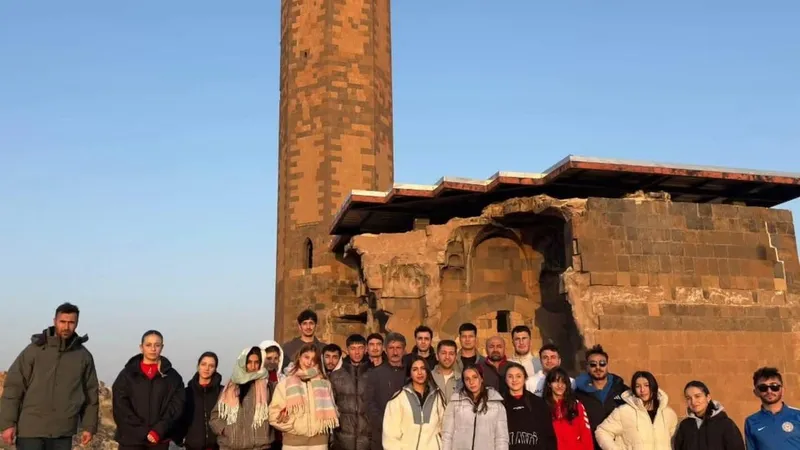 Misafir sporculara Gazi Kars