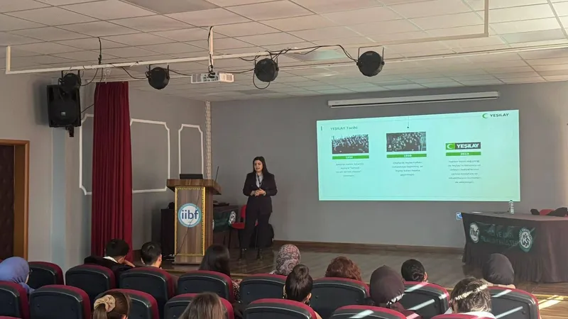 Yeşilay’dan geleceğin sosyal hizmet uzmanlarına ‘Bağımlılıkla Mücadele’ eğitimi