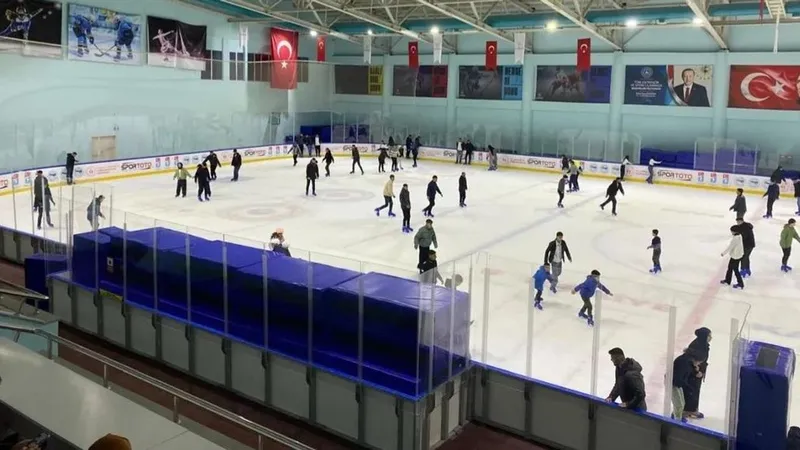 Kars Olimpik Buz Sporları Pisti’nde yoğun ilgi