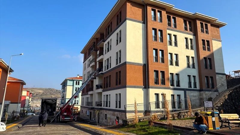 İslahiye’de tamamlanan 42 konut ve 28 işyeri hak sahiplerine teslim edildi