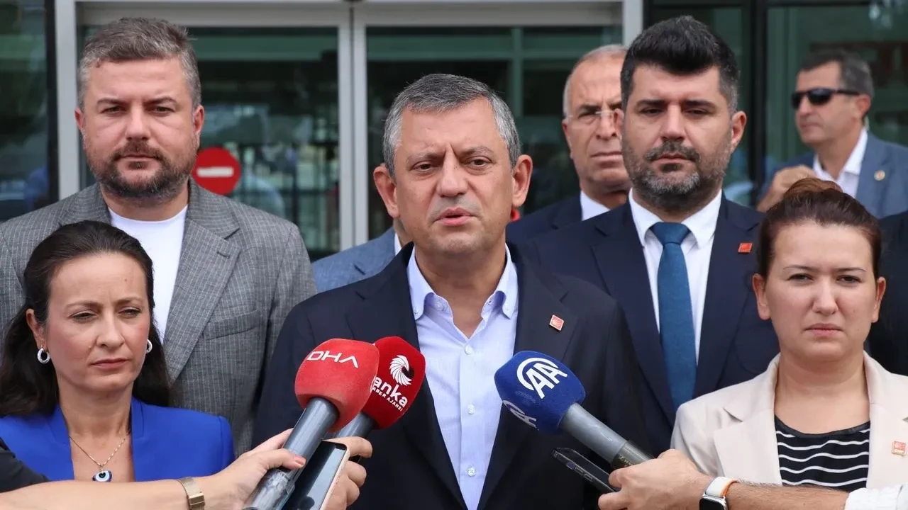 Özel