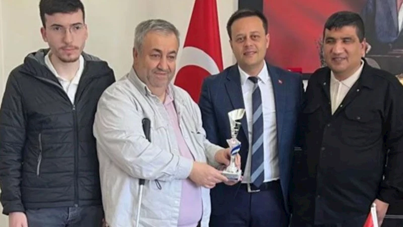 Milli sporcular şampiyonluk kupasını Isparta İl Müdürlüğü’ne getirdi