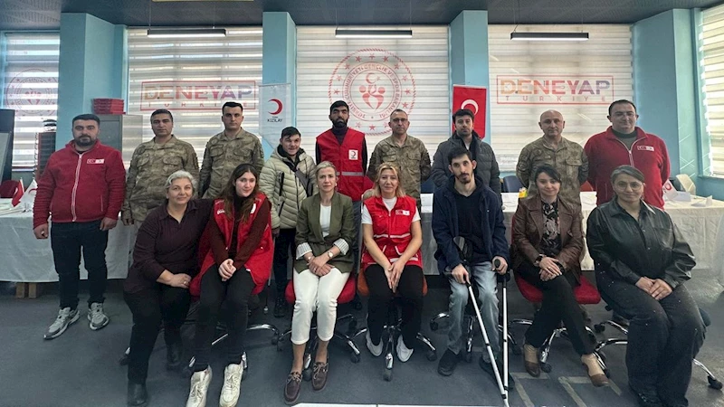 Kars’ta Kızılay ‘Engelsiz Yaşam Kültürü’ eğitimi gerçekleştirdi