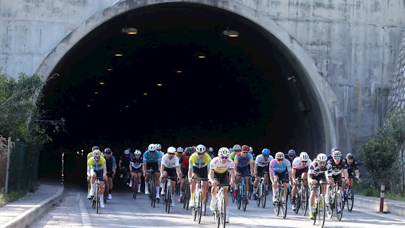 Kemer’de pedallar dostluk için döndü