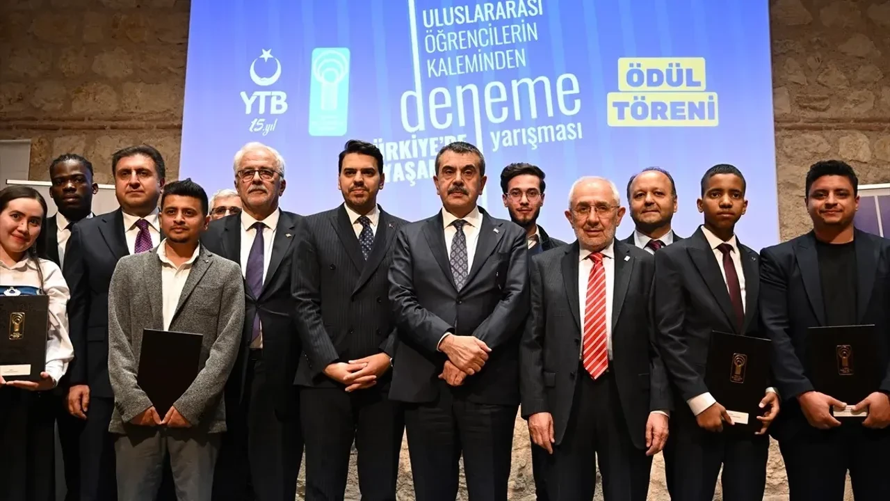 Uluslararası Öğrenci Deneme Yarışması Ödülleri Sahiplerine Ulaştı