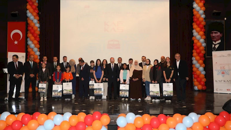 Kars’ta “Kafkas Projesi” kapsamında kitap okuyanlara ödülleri verildi