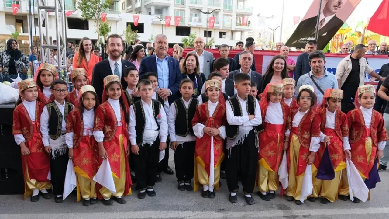 Ceyhan İsmet İnönü Kent Meydanı açıldı