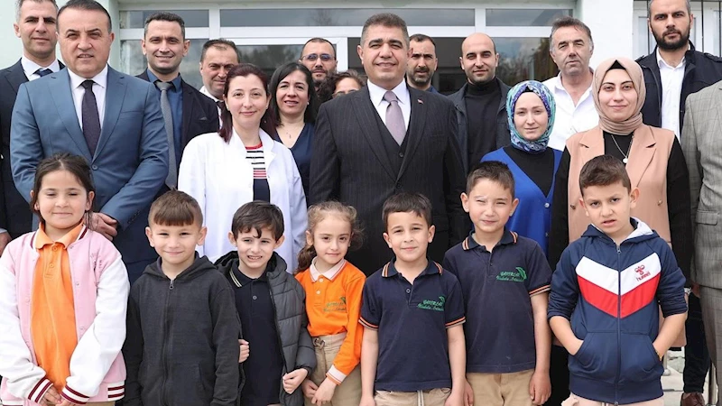 Düzce Valisi Aslan, tatil sonrası öğretmen ve öğrencilere moral verdi