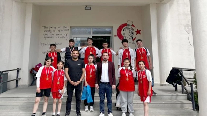 Okullar arası düzenlenen Voleybol Turnuvasının şampiyonu belli oldu