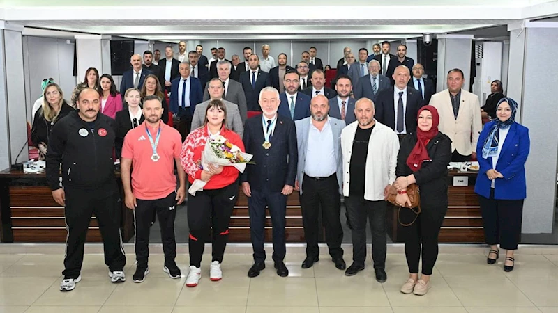 Başkan Başdeğirmen: Fatmagül’ün başarısı Isparta’mızın gururu
