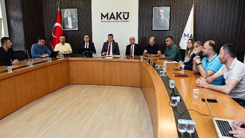 MAKÜ Kariyer Okulu mezunlarını verdi