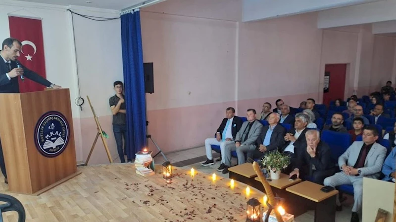 Mustafa Kaçıkoç Anadolu Lisesi’nde şiir ve türkü dinletisi