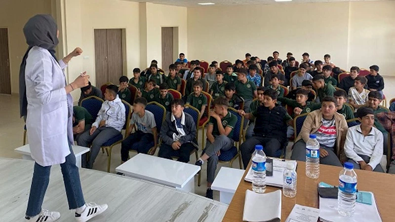Kozluk’ta öğrencilere ruh sağlığı ve bağımlılıkla mücadele eğitimi verildi