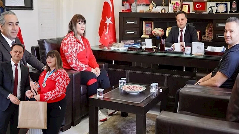 Dünya şampiyonundan anlamlı ziyaret