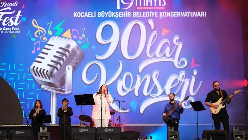 Kocaeli Büyükşehir’in 90’lar konseri mest etti