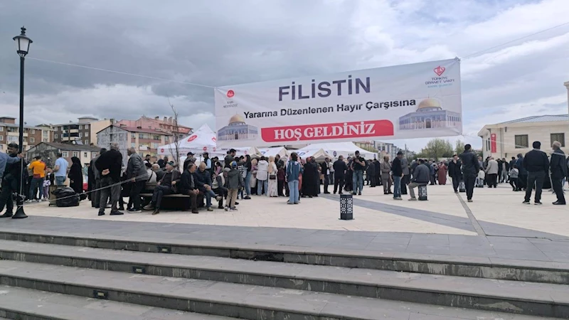 Kars’ta Filistin ve Gazze yararına Hayır Çarşısı kuruldu