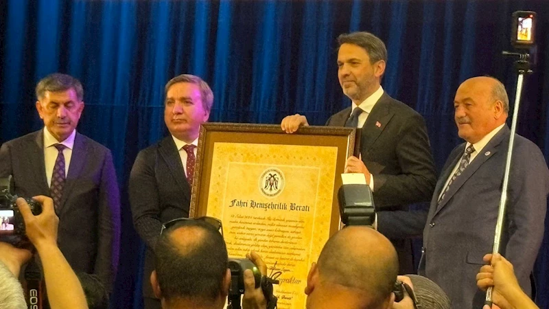 Bakan Alparslan Bayraktar’a Erzincan’da Fahri Hemşehrilik Beratı: “Erzincan beni bağrına bastı”