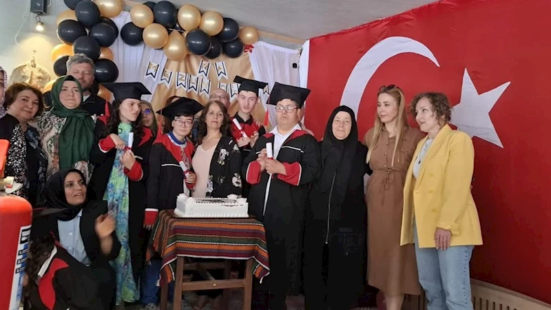 Isparta’da özel çocukların mezuniyet sevinci