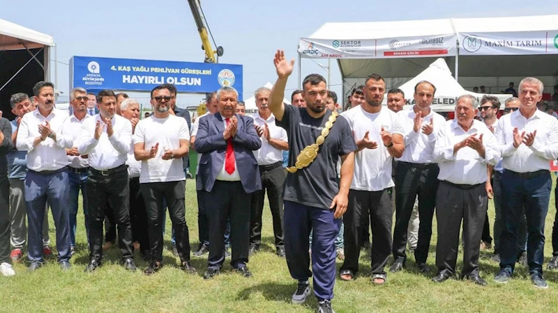 Pehlivan Yusuf Can Zeybek Kınık Er Meydanı’nda coşkuyla karşılandı