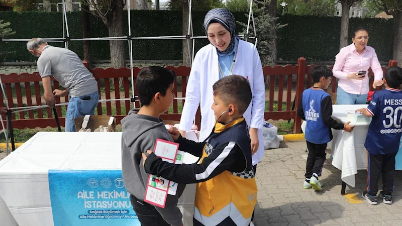 Kars’ta “Sağlıklı Çocuk Sağlıklı Gelecek” programı Atatürk İlkokulu’nda hayata geçirildi