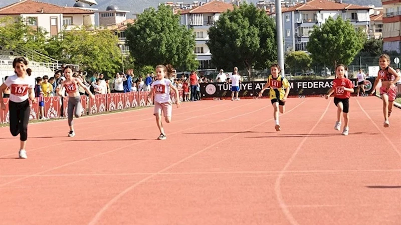 “En Hızlı Benim” atletizm yarışmasına yoğun ilgi
