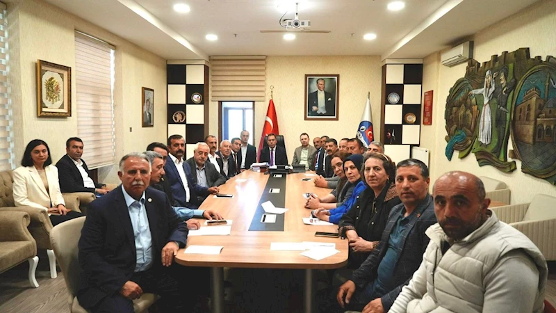 Başkan Ötüken Senger, Muhtarlarla buluştu: “Halkımızın taleplerini birlikte karşılayacağız”