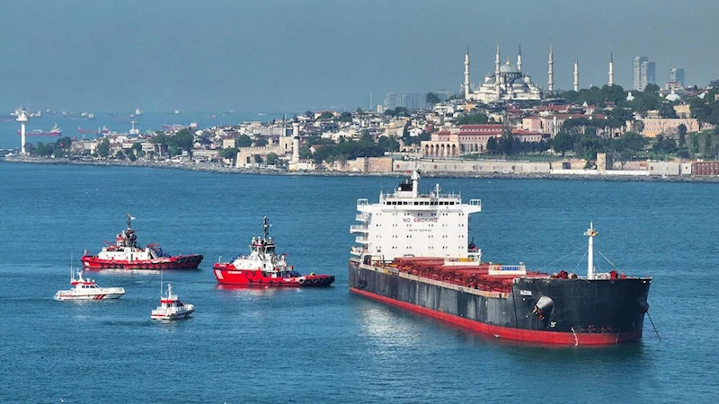 İstanbul Boğazı’nda gemi trafiği çift yönlü askıya alındı