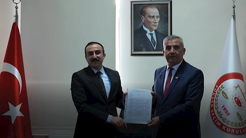 Uşak SMMM Odası Başkanı seçilen Uğur Albayrak mazbatasını aldı