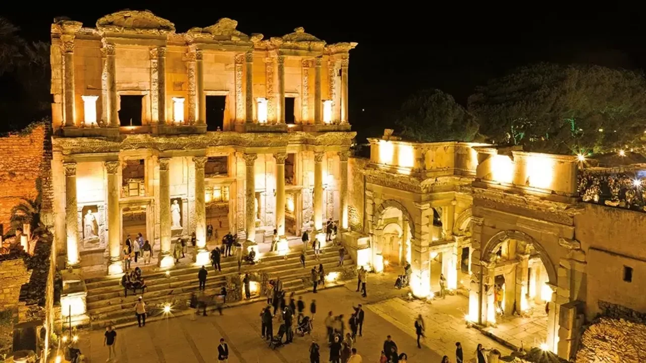 “Gece Müzeciliği” başlıyor: Türkiye’nin 27 noktasında müzeler yaz geceleri ziyaretçilerini bekliyor
