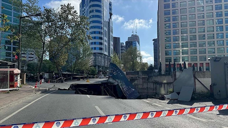 Sarıyer Maslak’ta yol çöktü: Onarım çalışmaları 3. gününde