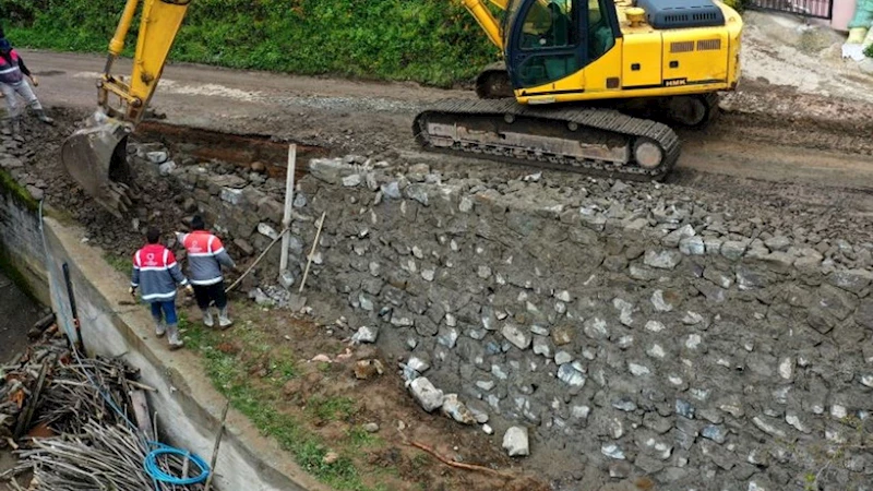 Çamaş’ta güvenli yol inşası sürüyor