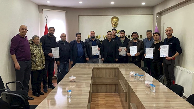Kars’ta Meslek Belgesi seferberliği: 16 branşta belgeler teslim edildi